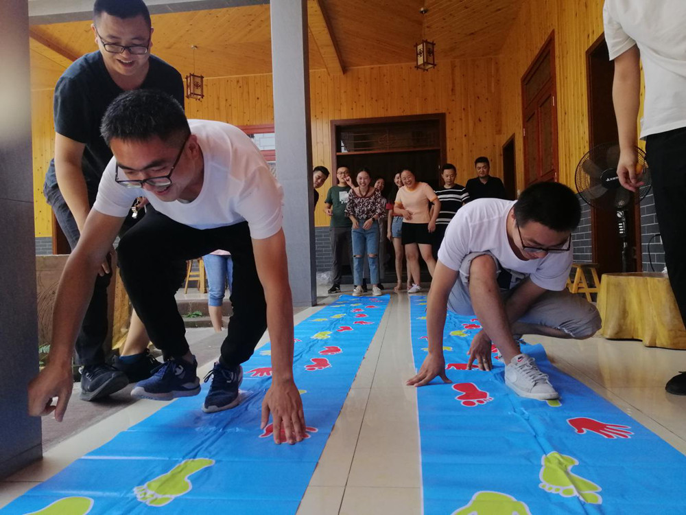 �����l(f��)չ��˾�����w�������������ġ������l(f��)չ��˾�_չ����(hu��)Ȥζ���(d��ng)