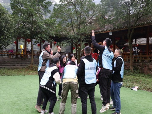 �����l(f��)չ��˾�����ľ������F(tu��n)�Y(ji��)�^���������l(f��)չ��˾�_չ����(hu��)���(d��ng)